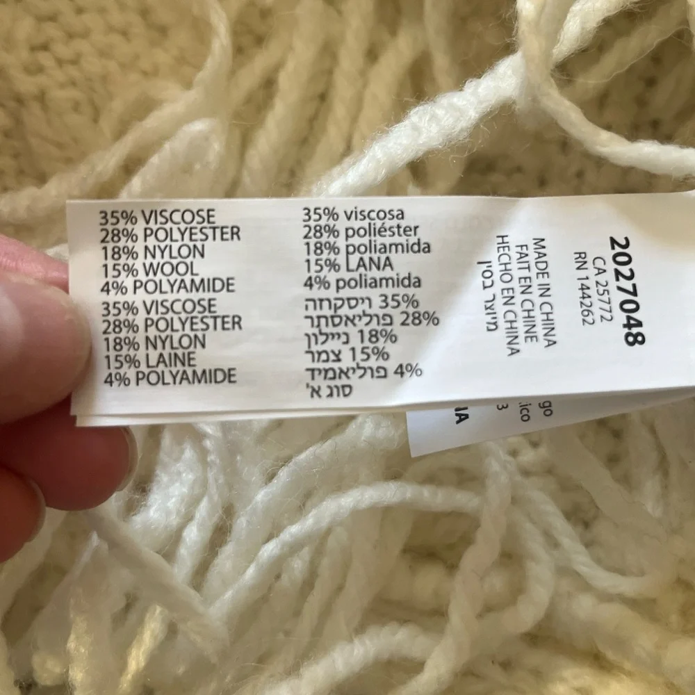 NWT Women’s Room 34 Dex/ Black Tape Cream Turtleneck Sweater in Size Medium. - Picture 11 of 13